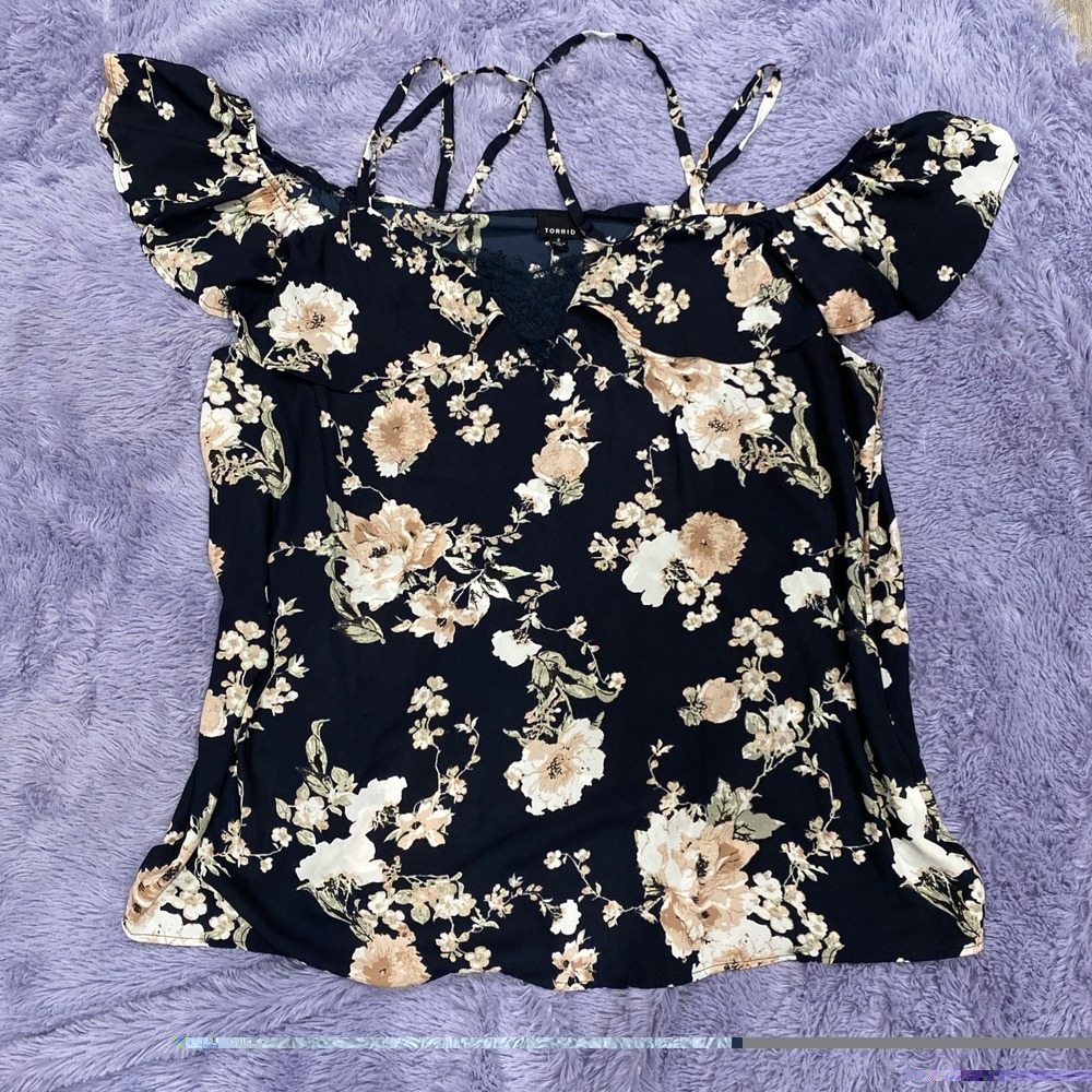 Torrid size 2 (2X) Floral Cold Shoulder Lace Adjustable Straps